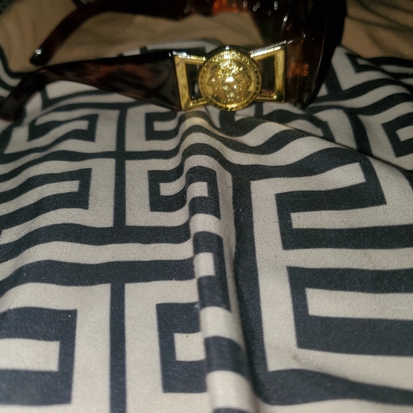 Versace women's sunglasses - Picture 3 of 5